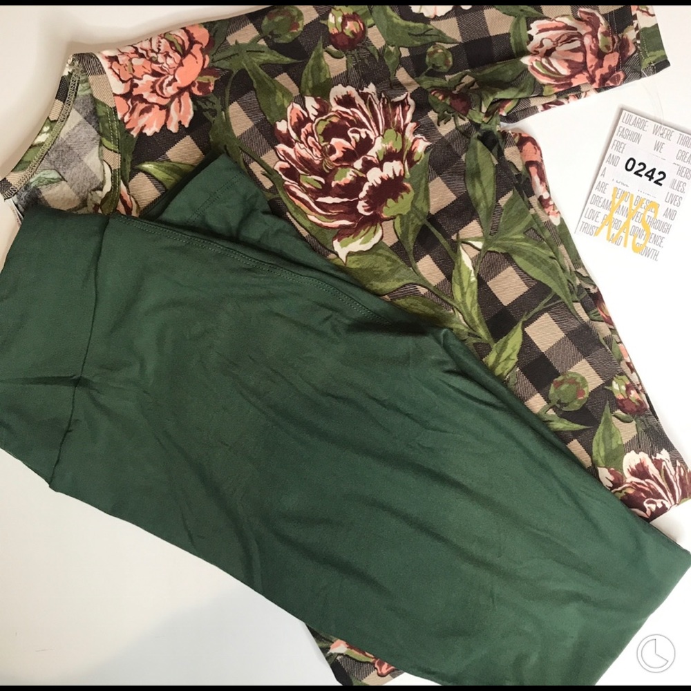 LuLaRoe Irma Top & OS Solid Leggings